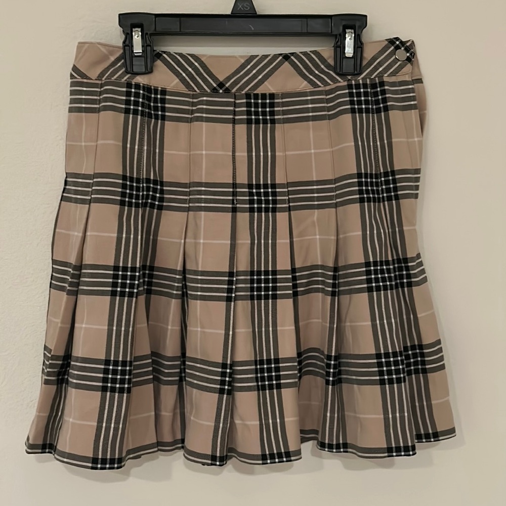 beige plaid pleated skirt